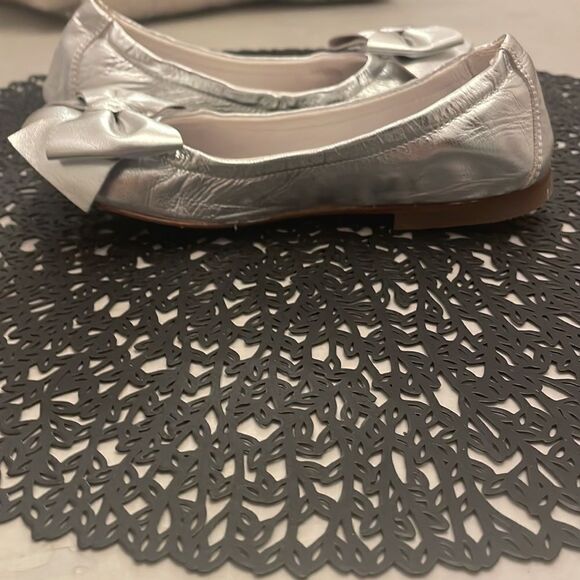 GALLUCCI Silver Metallic Ballets Flats Bow 11 - Picture 3 of 6